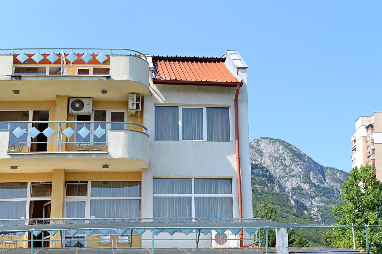 Family Art-Hotel Zora Vratsa Exterior foto